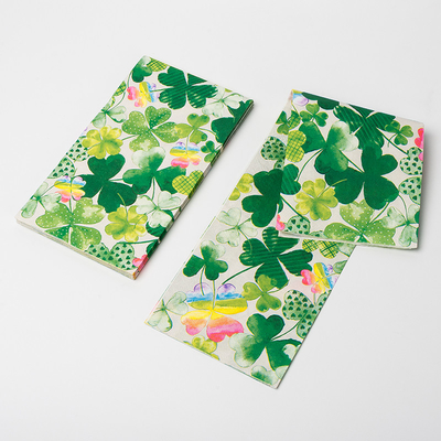 Fuentes biodegradables del partido del tema del día de fiesta de la servilleta de papel del diseño del trébol de Partysprite